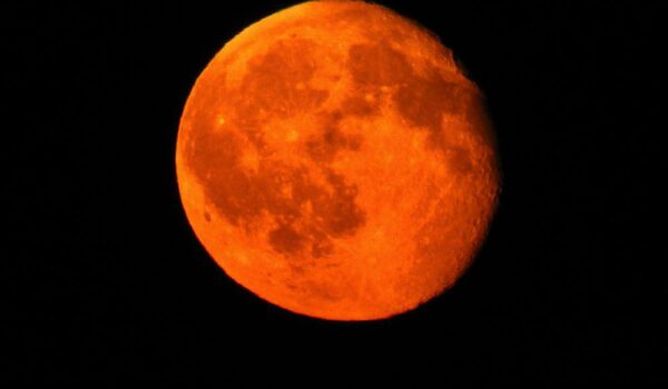 What Does It Mean When the Moon is Orange? (Spiritual Meanings & Interpret)