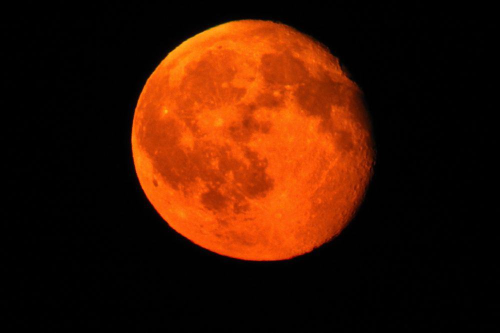 What Does It Mean When the Moon is Orange